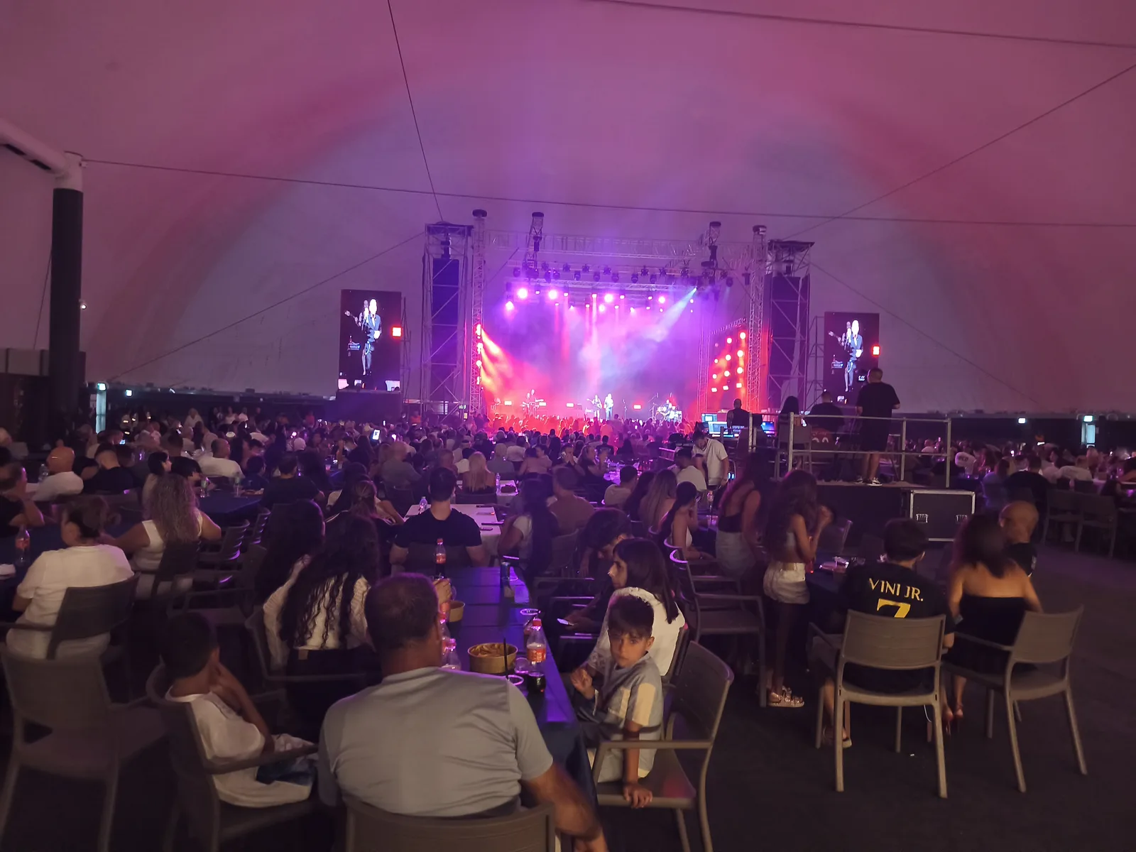 הקרנה היקפית על פני הכיפה במתחם DOME X