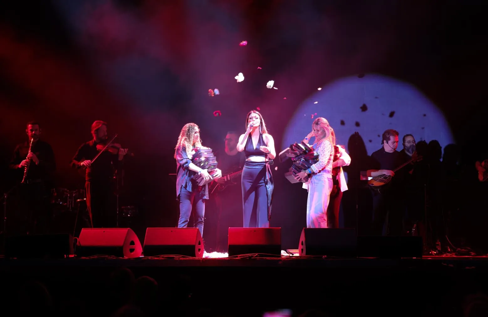 בריכת מלון בעין בוקק בשעות אחר הצהריים