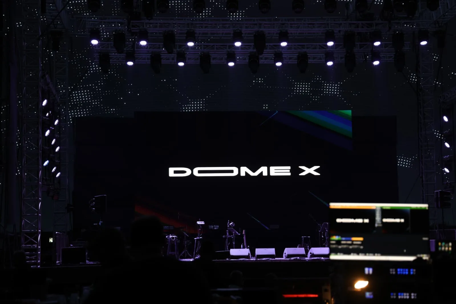 הכניסה למתחם DOME X בעין בוקק